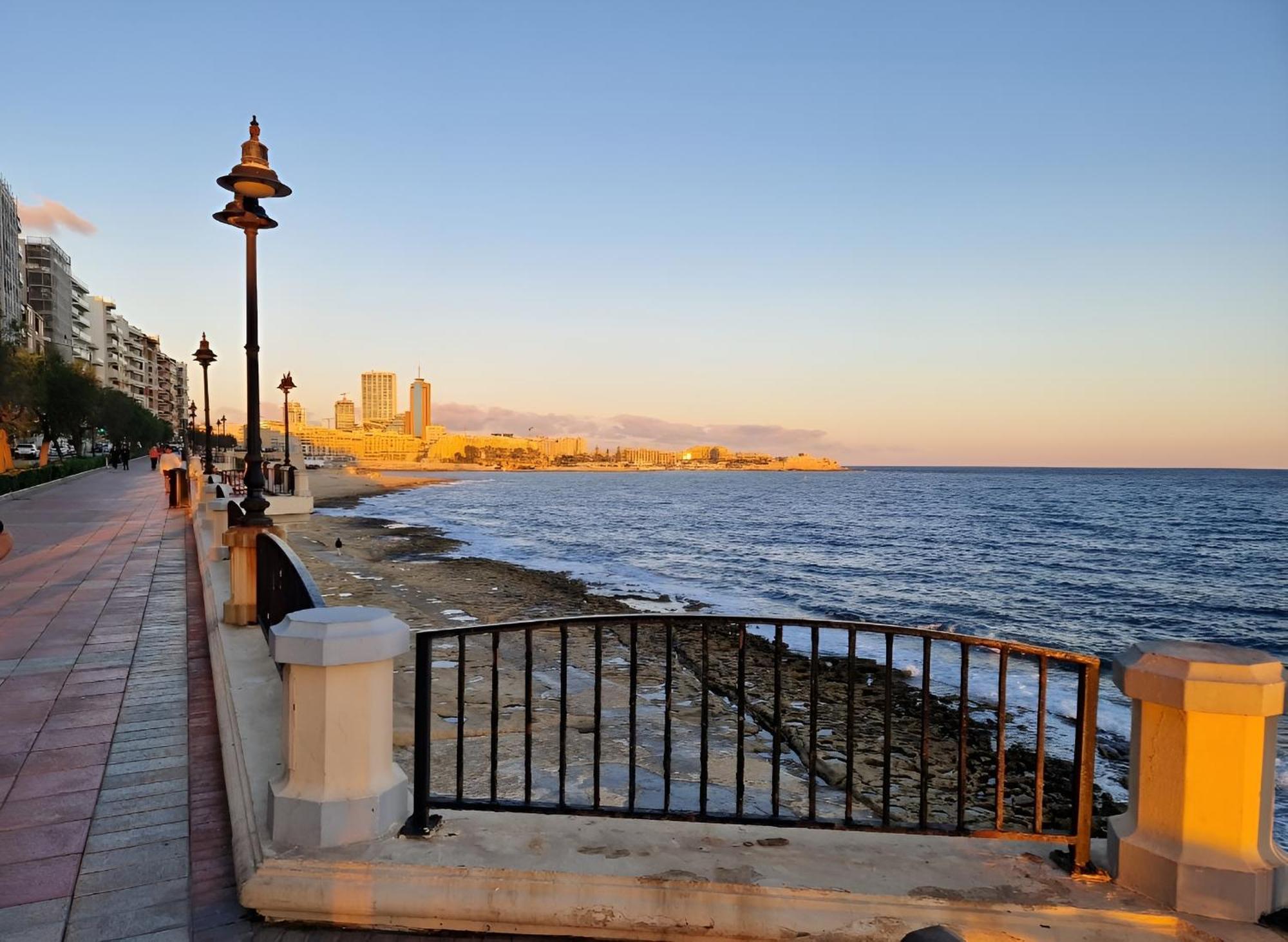 Sliema Cosy Penthouse With Bbq Apartment Ngoại thất bức ảnh