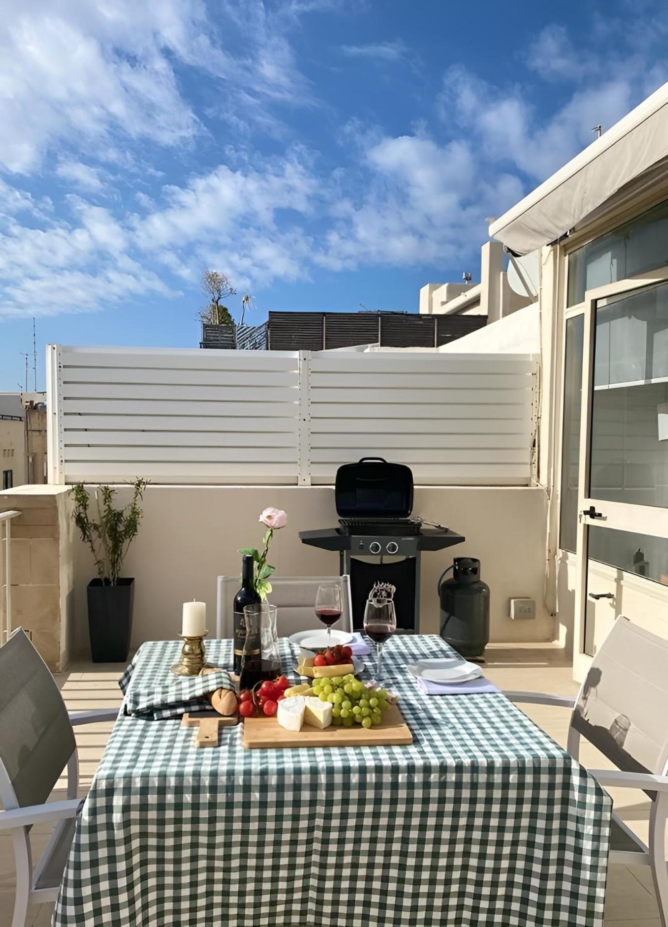 Sliema Cosy Penthouse With Bbq Apartment Ngoại thất bức ảnh