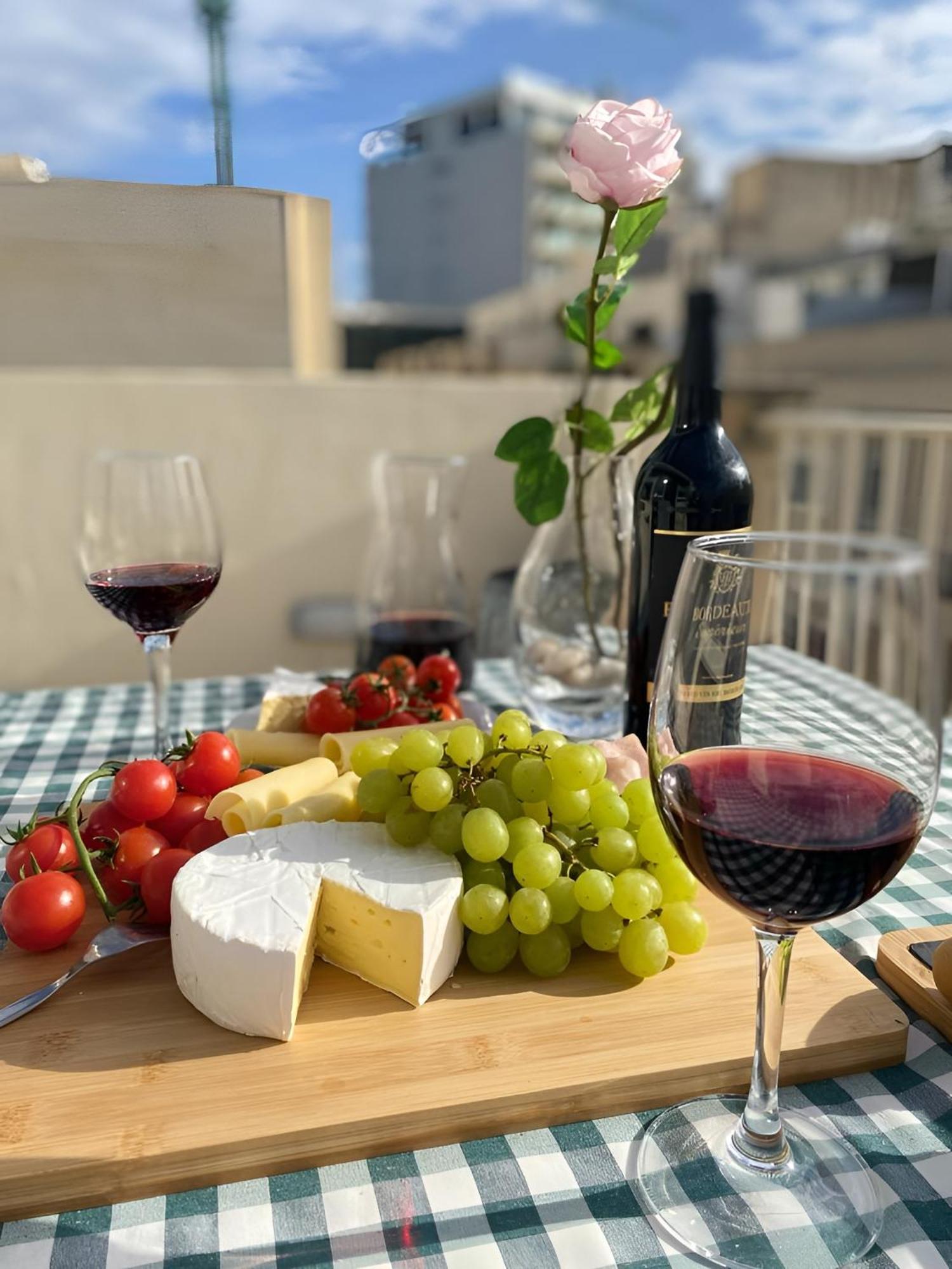 Sliema Cosy Penthouse With Bbq Apartment Ngoại thất bức ảnh